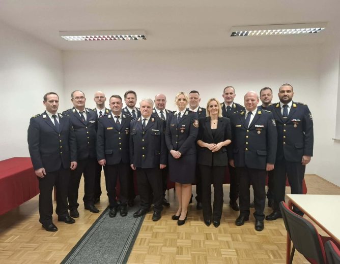 PODPIS POGODB O FINANCIRANJU ZA NEMOTENO DELOVANJE GASILSKE SLUŽBE V MO PTUJ in PODPIS POGODB O OPRAVLJANJU LOKALNE JAVNE GASILSKE SLUŽBE